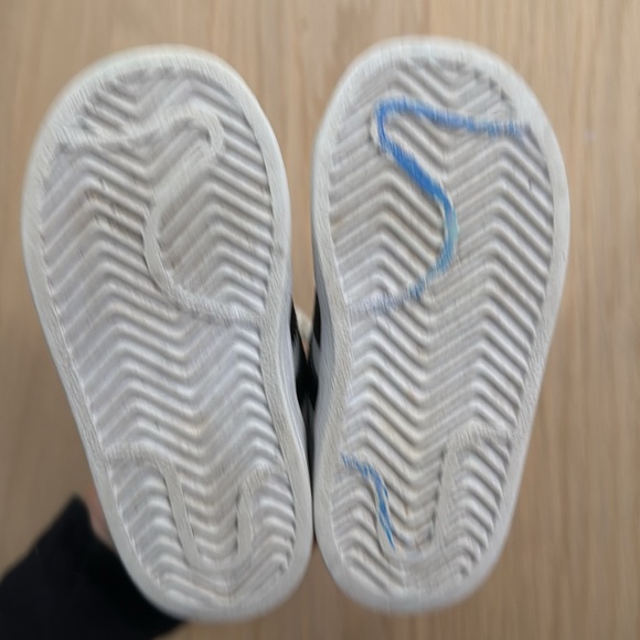 Adidas Superstar Toddler 6 *missing insoles* - Picture 4 of 5